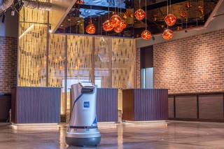 東急ホテルズ、客室まで自律走行で備品等を届けるロボットの導入を発表