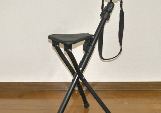 長時間の撮影もラクラク、折りたたみチェアと一体化した三脚