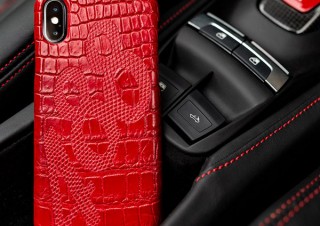 GRAMAS、ナンバーやアルファベットをデザインしたiPhone用レザーケースを発売