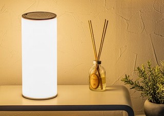 上下逆さまにすると簡単に色温度をチェンジできる「LEDライト」、サンワサプライから