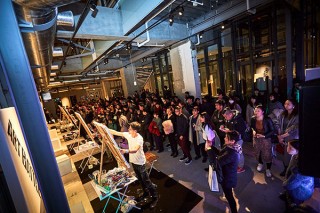 複数のアーティストが一斉に作品を制作して競うライブアートイベント「第2回 ART BATTLE」