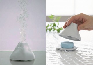 噴火口から入浴剤の泡がブクブク…、ツボ押し器具にもなる楽しいバスグッズ「富士潜」登場