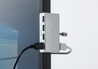 サンワダイレクト、液晶ディスプレイの縁にも固定できるクランプ式のUSBハブを発売