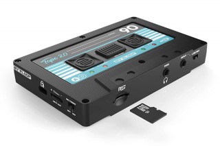 レトロなカセットテープを模したデザインの小型オーディオ・レコーダー「TAPE 2」が新登場