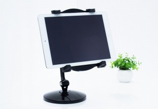 タブレットをスタンドでも壁掛けでも固定できる「2Wayタブレットスタンド」、上海問屋から