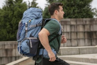 動いても走っても背中で“浮く”バックパック「HoverGlide」がクラウドファンディング開始