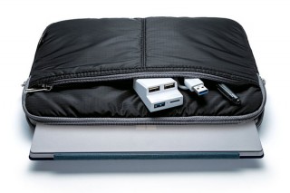 サンワサプライ、10.5インチまでのタブレットやパソコンを保護できる汎用ケースを発売