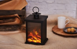 ゆらぐ炎がまるで本物のよう！空間作りに役立つ「LED暖炉」発売。カメヤマキャンドルハウスから