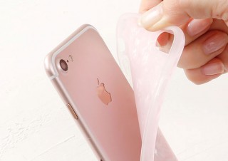 ミニマムにお気に入りiPhoneをアレンジする「半透明シェルカラー ケース」発売