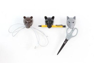 パクッ！とくわえて収納する、お洒落なワンタッチホルダー「アニバイト（AniBite）」登場