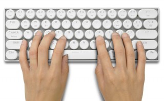 JTT、レトロな雰囲気の丸型キートップを採用したBluetoothキーボードを発売