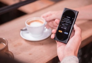 世界72ヵ国（地域）での通信機能を備えた、AI搭載即時音声翻訳機「Langogo(ランゴーゴー)」