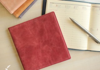 フランス生まれの人気手帳“クオバディス”を、美しくエレガントに包み込む「WAKI STATIONERY」発売