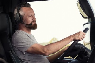バックグラウンドノイズ除去率96％、トラック運転手の愛用するヘッドフォン「B550-XT」発売