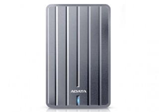 ADATA、厚さ9.6mmの薄型ポータブルHDD「HC660」を発売