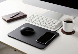 エレコム、Qi規格対応でスマホを上に置いて充電もできるマウスパッドを発売