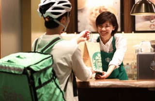 スタバ、Uber Eatsでのデリバリー開始やLINEとデジタル決済で提携などの施策を発表