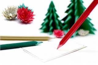 削ると美しい花びらのようになる「花色鉛筆 / Christmas edition」発売