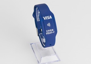 Visa、三井住友カードとタッチで支払えるリストバンド型プリペイドカードを提供