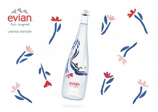 「エビアン」がアーティストのイネス・ロンジェビアル氏とコラボした750mlの限定ボトルを発売