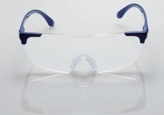 エレコム、メガネタイプの「ハンズフリールーペ」発売。倍率1.8倍、ブルーライトもカット