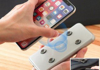 スマホの無線充電を縦でも横でも吸盤でズレずに行える「ワイヤレス充電モバイルバッテリー」