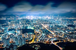 “寄り”と“引き”で異なる香港をとらえた上田晃司氏の写真展「THE CONTRAST 香港灯り物語」
