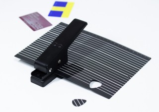 好きな素材からギターピックが切り出せる「ギターピックカッター」