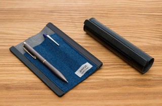 くるっと丸めて、パチンと閉じる！ とてもシンプルでミニマルなペンケース「ロールペンケース」発売