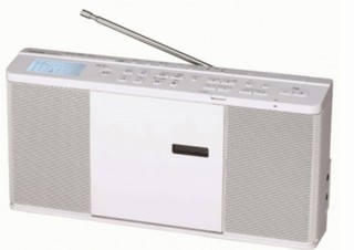 東芝、語学学習機能を充実させた「CDラジオ」を新発売。発音チェックや繰り返し再生などが可能