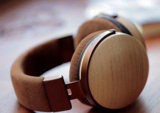 オンキヨー、強くて美しい会津桐を使った「桐ヘッドホン」の一般販売を発表