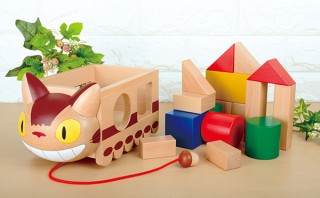 ヴィレヴァン、トトロのネコバス積み木をオンラインにて予約受付開始