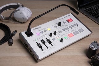ローランド、YouTubeのライブ配信に最適なAVストリーミング・ミキサーを発売