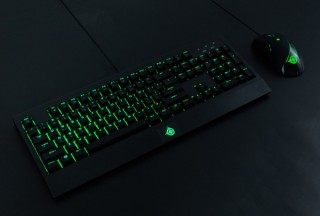 上海問屋、グリーンLED一色でエルゴノミクス仕様の「ゲーミングメカニカルキーボード」