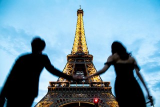 世界の美しいロケーションで撮影されたオシャレな作品を紹介する「世界ウェディングフォト写真展」