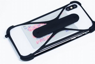 スマホのデザインを見せつつ耐衝撃・スタンド・カード収納を兼ねる「シリコンカードケーススタンド」