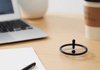 ヴィレヴァン、回すと「！」が現れるデザイナーのひらめきから生まれたコマを発売