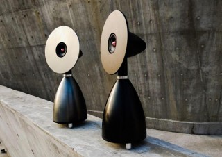 特許出願中の“共振ディスク”による未来的なデザインスピーカー「speaker NX-2」