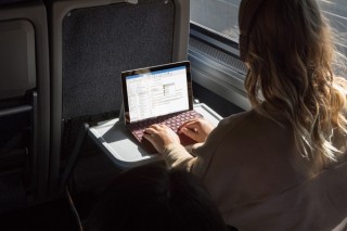 マイクロソフト、一般向け「Surface Go LTE モデル」を発売