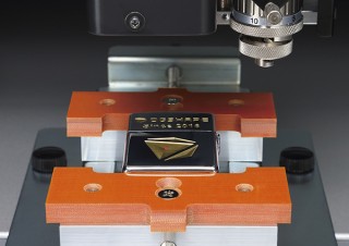 DGSHAPE、レーザーポインタ搭載で安定した作業を行える小型彫刻機「DE-3」を発売