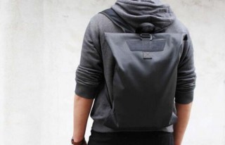 旅好きミニマリストのためのバックパック「Alex backpack」。クラウドファンディングを開始