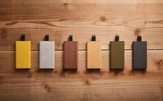タグのような平型ケーブルがお洒落な、iPhone用モバイルバッテリー「TAGPLATE Lightning」