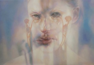 映像や写真の人物像にドローイングを重ねて制作を始める佐藤未希氏の個展「この顔をみたことがあるか」