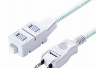 ポップでレトロ、それでいてやわらかくて絡みにくいファブリックコードの「電源タップ」発売