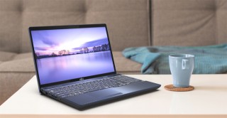富士通、15.6型ノートPC「AHシリーズ」と液晶一体型PC「FHシリーズ」を発売