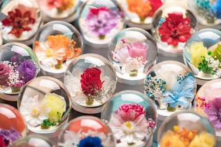 REINCA、純金や天然ダイアモンドを贅沢に使用した美しいフラワードーム「Fiora」を発売