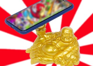 ガチャ運が上がる？！上海問屋が「布袋様」と「宝船」の形をしたスマホスタンドを発売