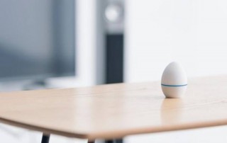 キングジム、小型＆コードレスでどこにでも置けるタマゴ型のスマートリモコン「エッグ」を発表