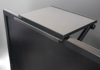 ディスプレイボードを使うと、デスク周りがスッキリ片付いて見える理由とは？