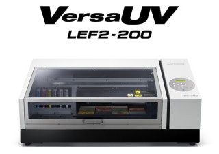 プラスチックや革、木材、布など様々な素材にフルカラー印刷できる「VersaUV LEF2-200」世界同時発売